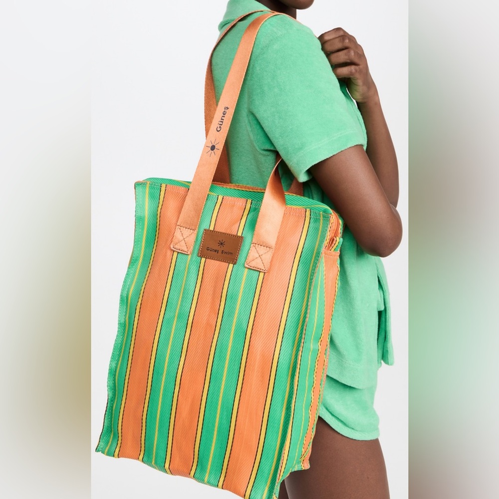 Güneş Beach Messenger Tote Bag